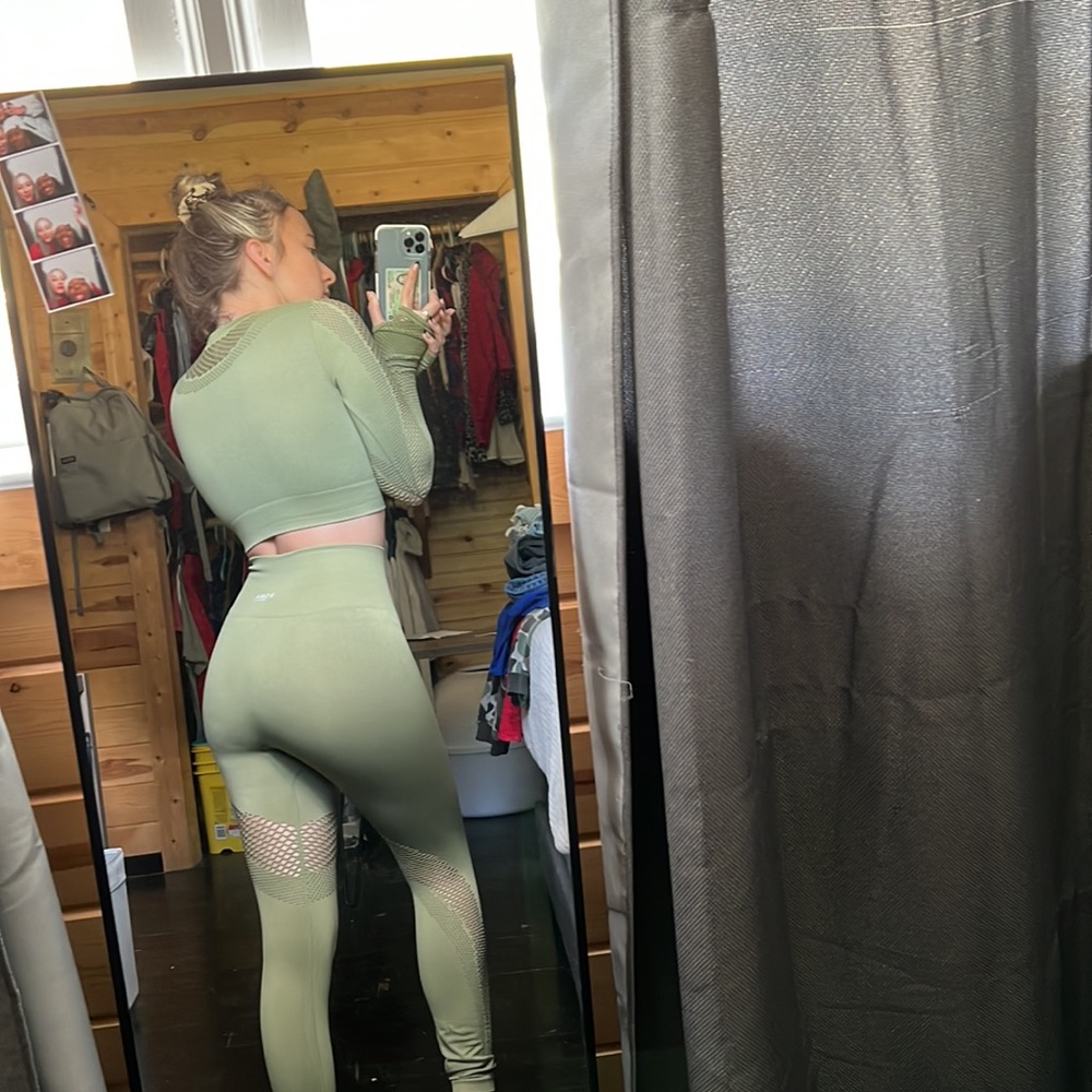 Matching Army Green ROMA fitness Set leggings and crop top Size XS